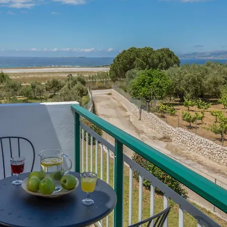 Sea View בית הארחה 4*